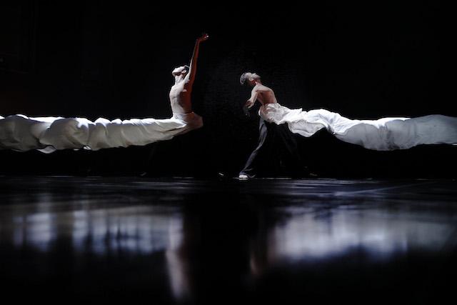 Aakash Odedra and Hu Shenyuan in Samsara Credit Nirvair Singh Aakash Odedra and Hu Shenyuan in Samsara Credit Nirvair Singh