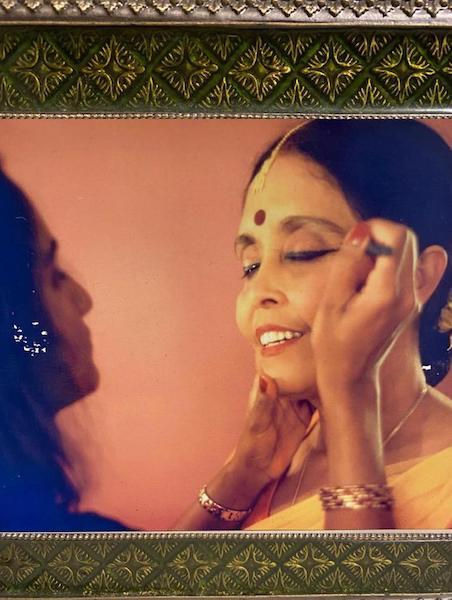 Bisakha Sarker blog The Road to Nine: Sringar. Photo with Vanitha Chandresgaram. PC: Julian Hughes