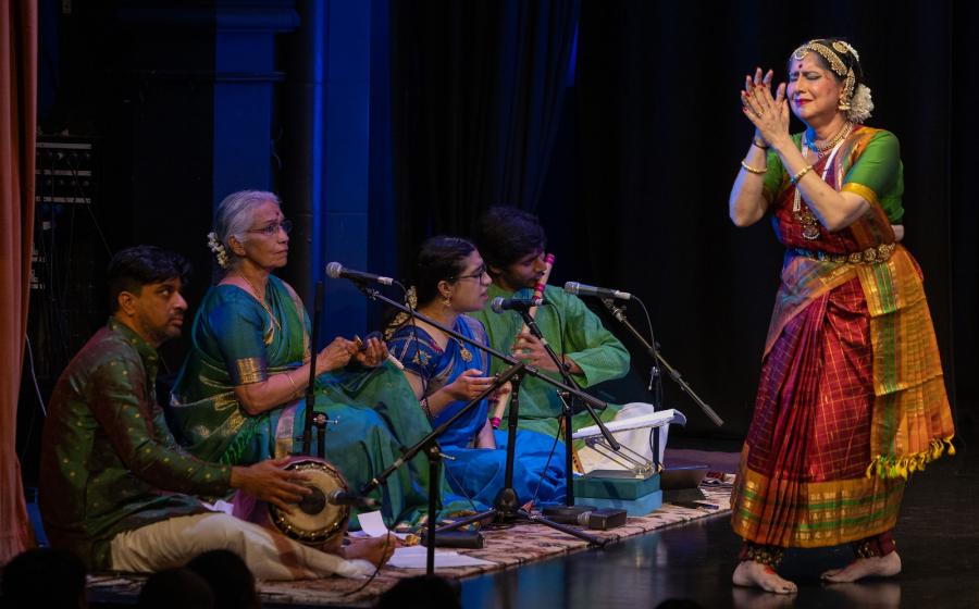 Shalini Shivashankar with musicians | Photo credit: Vipul Sangoi