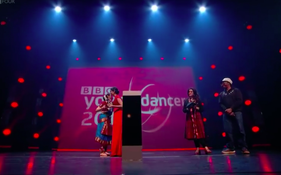 BBC Young Dancer- Shree Savani receiving award from Seeta Patel
