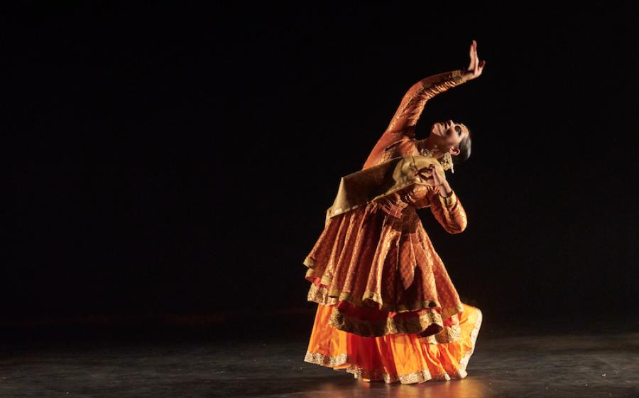 Divya Sharma – Manch Pravesh