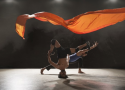 Material Men | Shobana Jeyasingh Dance | Photo: Chris Nash Material Men | Shobana Jeyasingh Dance | Photo: Chris Nash