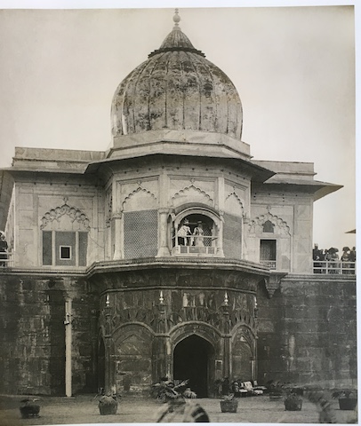 Unknown photographer, George V and Queen Mary at the Jharokha Balcony of the Red Fort, 13 December 1911. From Queen Mary's photograph album
