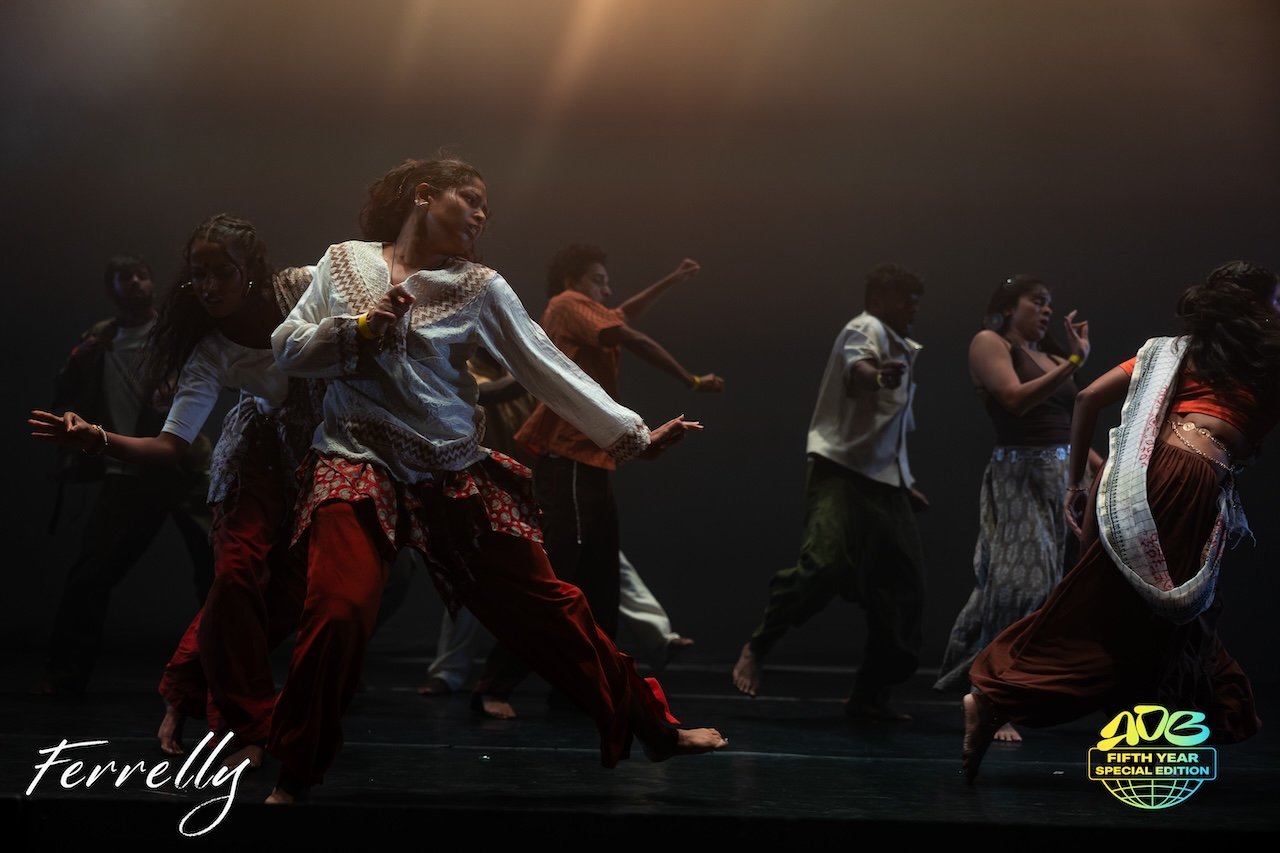 You are currently viewing Between 8 and 1 -Street Dance in Dialogue with Bharatanatyam